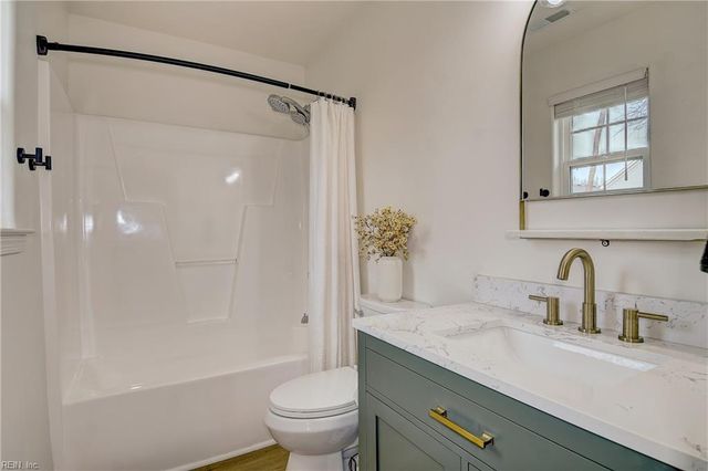 6240 Old Townpoint RD, Suffolk, VA 23435