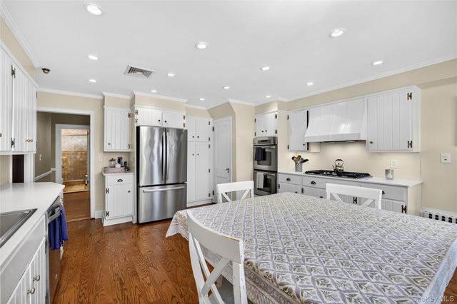 6 Raven Way, Pleasantville, NY 10570