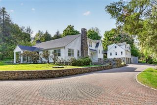6 Raven Way, Pleasantville, NY 10570