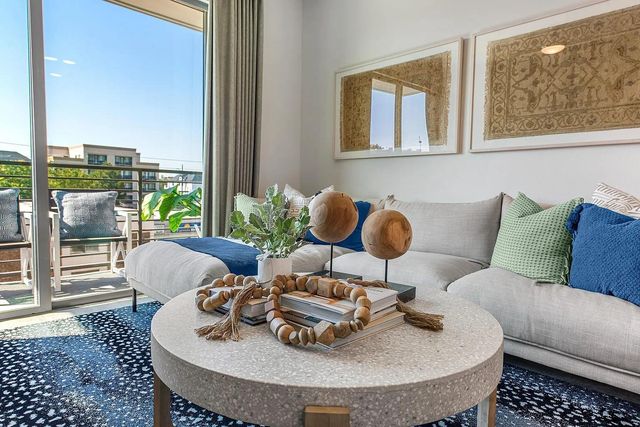 6400 Washington Avenue 402, Houston, TX 77007