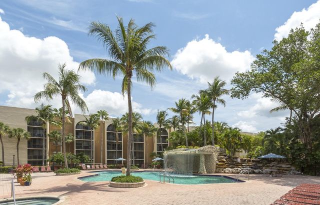 19455 NE 10 Avenue 6-514, North Miami Beach, FL 33179