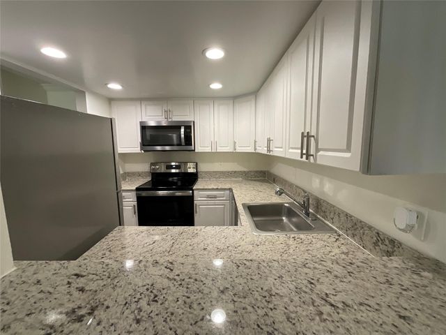 19455 NE 10 Avenue 6-514, North Miami Beach, FL 33179