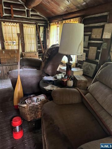 11 Setting Sun Trail, West Milford, NJ 07480