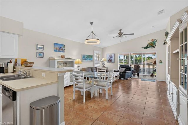 4041 SE 11th PL 207, Cape Coral, FL 33904