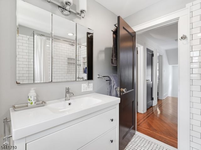 42 Courter Ave, Maplewood Twp., NJ 07040