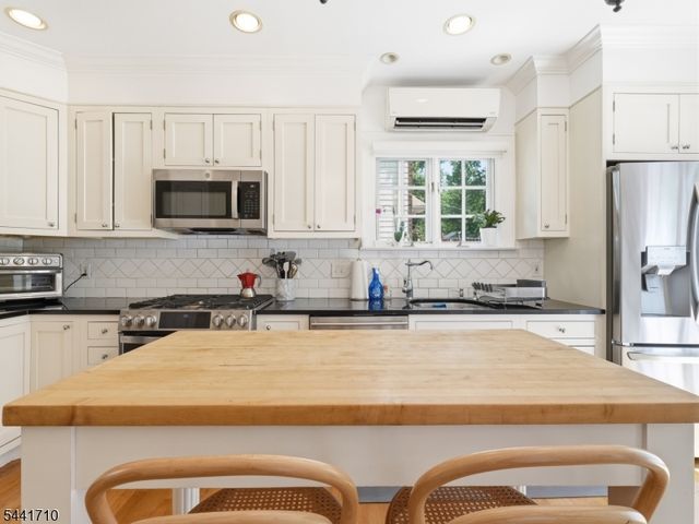 42 Courter Ave, Maplewood Twp., NJ 07040