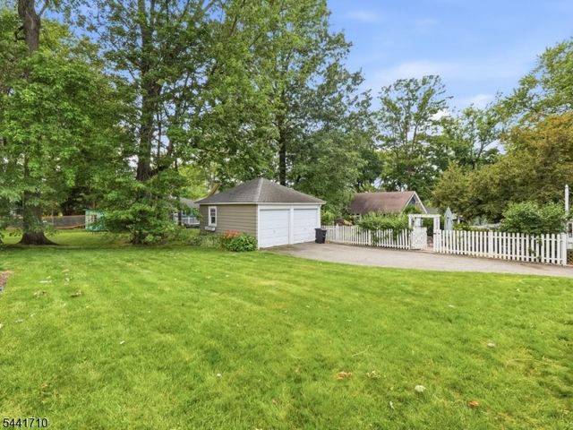 42 Courter Ave, Maplewood Twp., NJ 07040