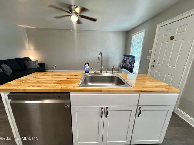 7815 JASPER Avenue, Jacksonville, FL 32211