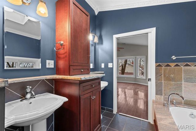 13505 Pine Wood Trail, St Louis, MO 63128