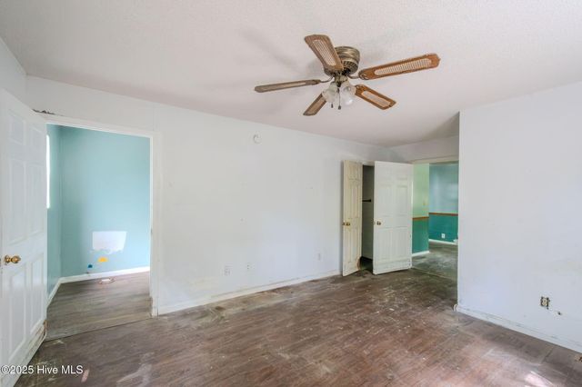 409 S Bodenheimer Street, Saint Helena, NC 28425
