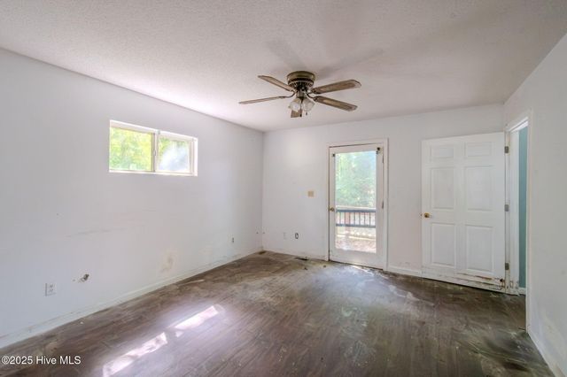 409 S Bodenheimer Street, Saint Helena, NC 28425