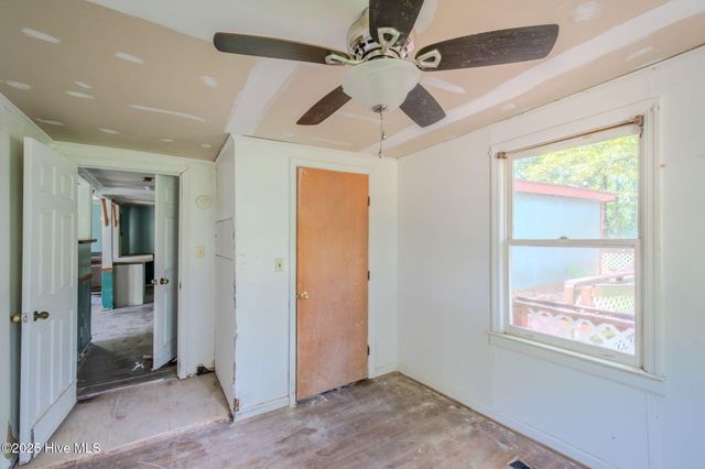 409 S Bodenheimer Street, Saint Helena, NC 28425