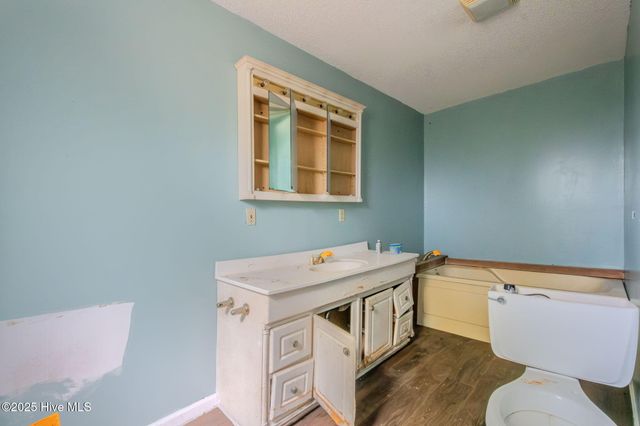 409 S Bodenheimer Street, Saint Helena, NC 28425