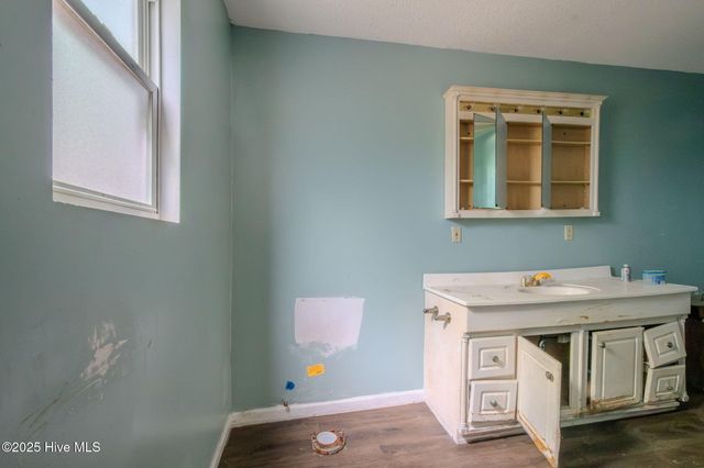 409 S Bodenheimer Street, Saint Helena, NC 28425