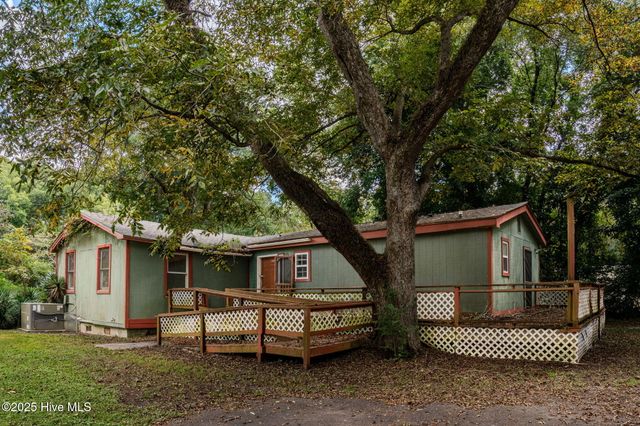 409 S Bodenheimer Street, Saint Helena, NC 28425