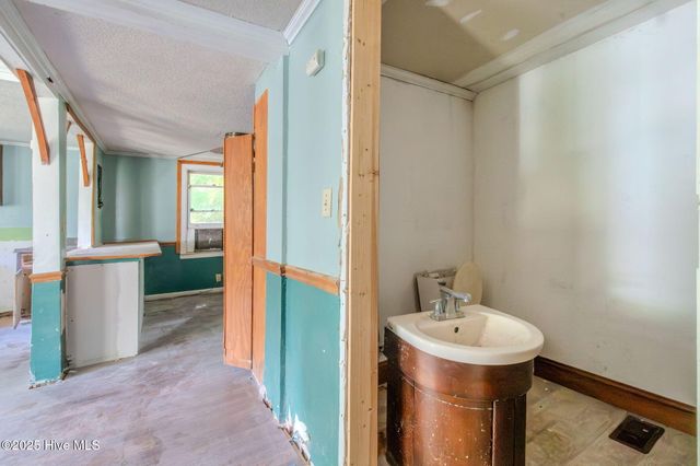 409 S Bodenheimer Street, Saint Helena, NC 28425