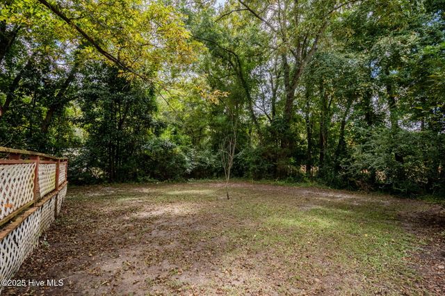 409 S Bodenheimer Street, Saint Helena, NC 28425