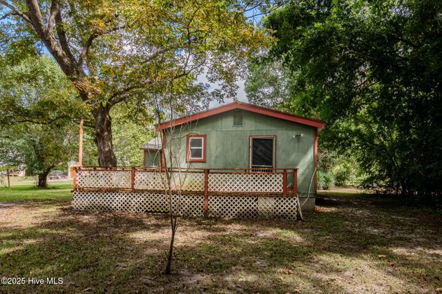 409 S Bodenheimer Street, Saint Helena, NC 28425