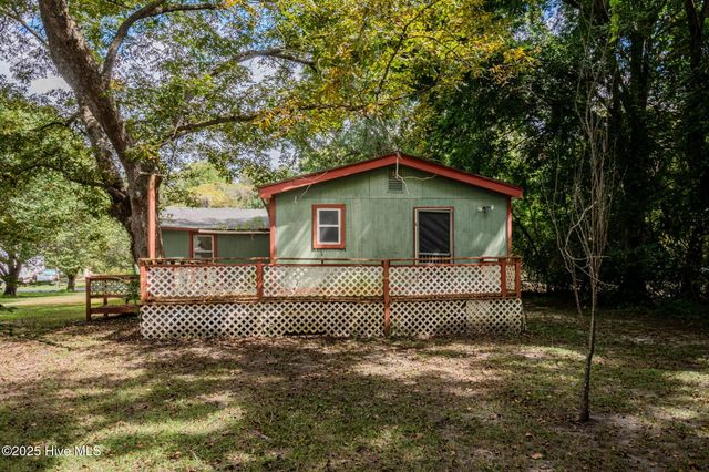 409 S Bodenheimer Street, Saint Helena, NC 28425