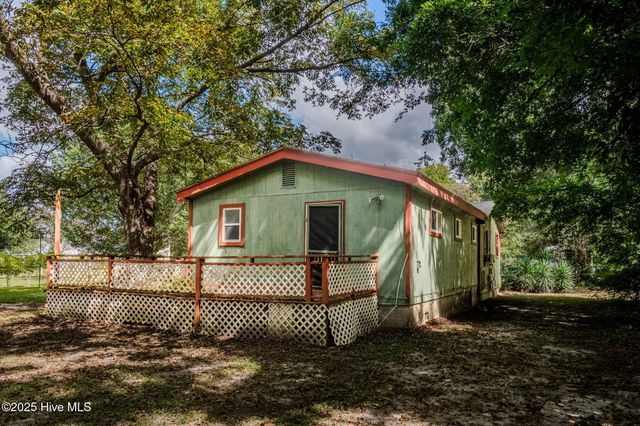 409 S Bodenheimer Street, Saint Helena, NC 28425