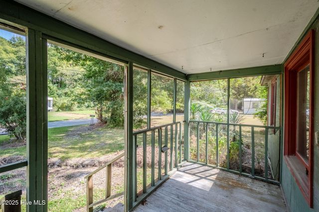 409 S Bodenheimer Street, Saint Helena, NC 28425