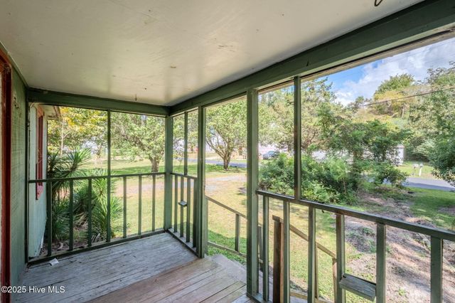 409 S Bodenheimer Street, Saint Helena, NC 28425