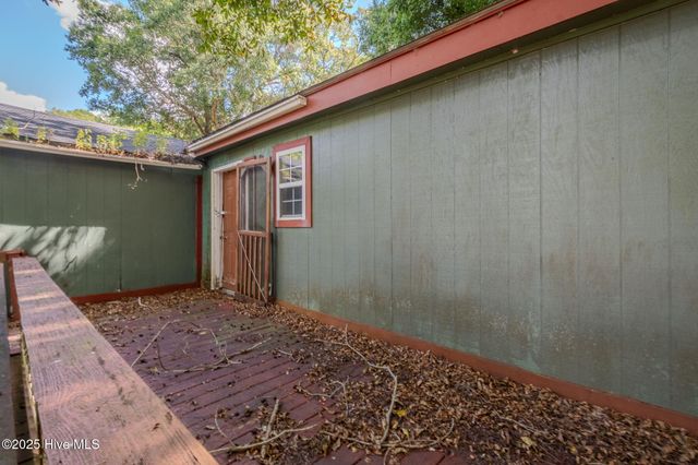 409 S Bodenheimer Street, Saint Helena, NC 28425