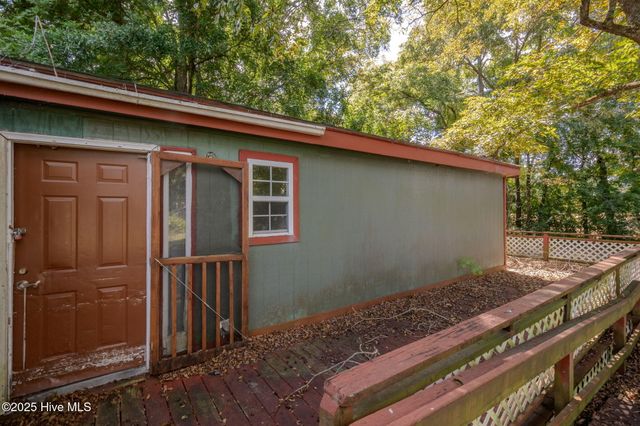 409 S Bodenheimer Street, Saint Helena, NC 28425