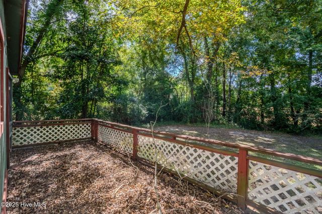 409 S Bodenheimer Street, Saint Helena, NC 28425