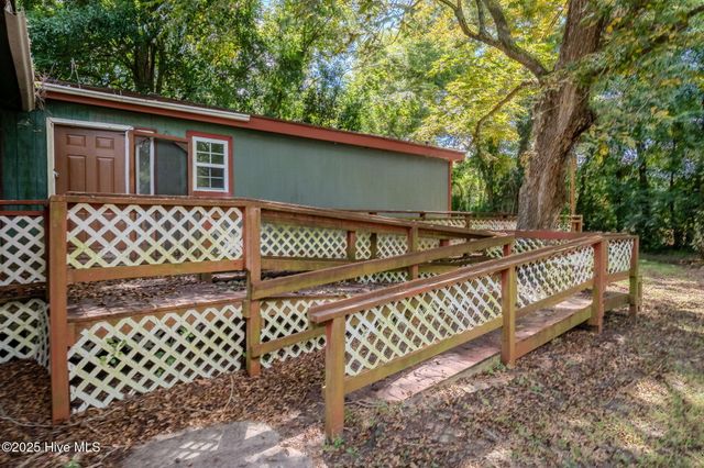 409 S Bodenheimer Street, Saint Helena, NC 28425