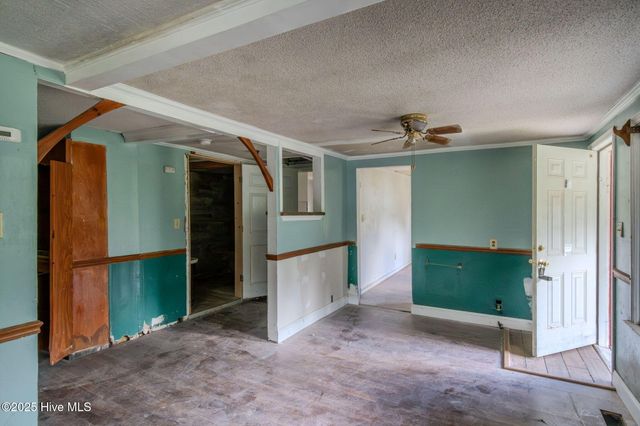 409 S Bodenheimer Street, Saint Helena, NC 28425