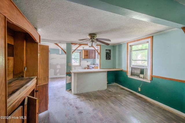 409 S Bodenheimer Street, Saint Helena, NC 28425