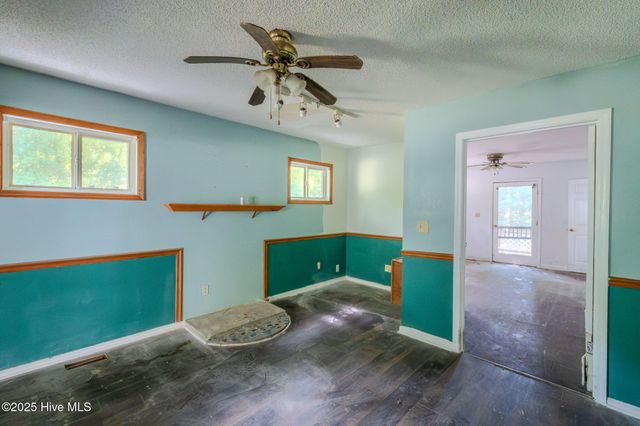 409 S Bodenheimer Street, Saint Helena, NC 28425