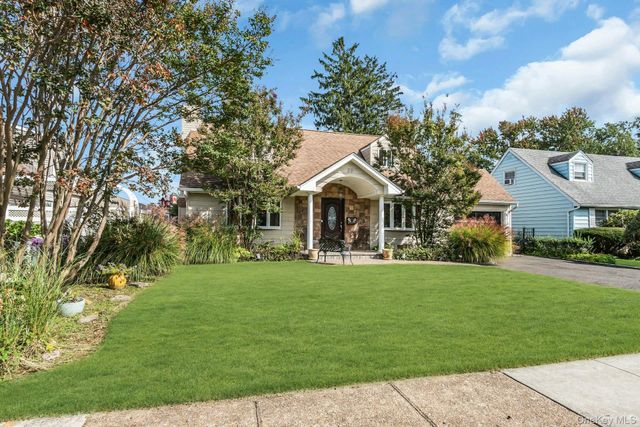 22 Bryce Avenue, Glen Cove, NY 11542