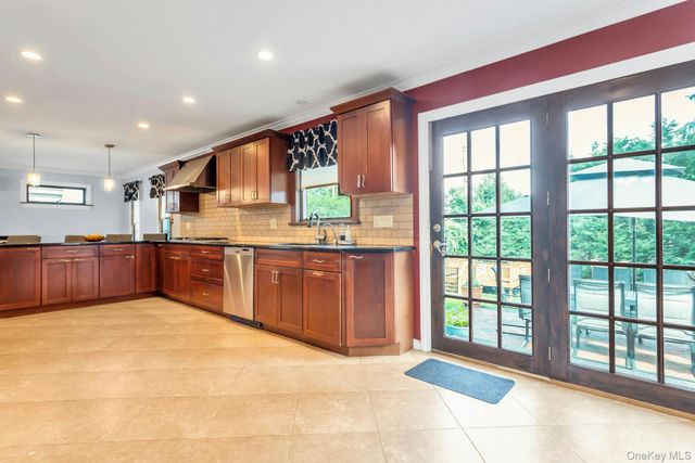 22 Bryce Avenue, Glen Cove, NY 11542