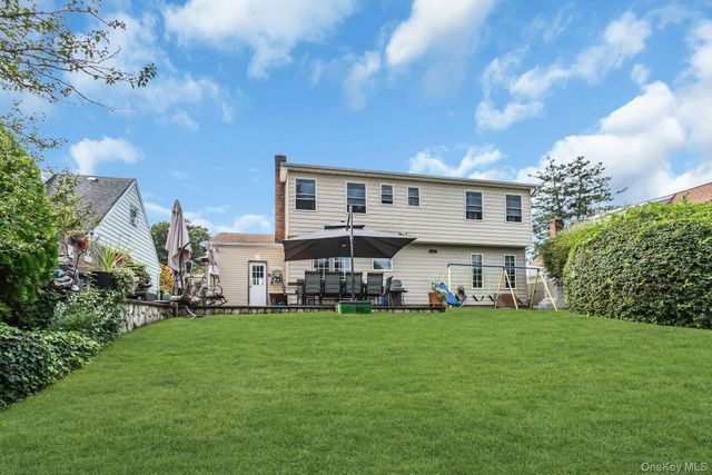22 Bryce Avenue, Glen Cove, NY 11542