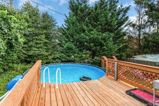 22 Bryce Avenue, Glen Cove, NY 11542