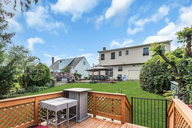 22 Bryce Avenue, Glen Cove, NY 11542
