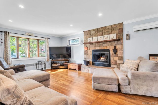 22 Bryce Avenue, Glen Cove, NY 11542