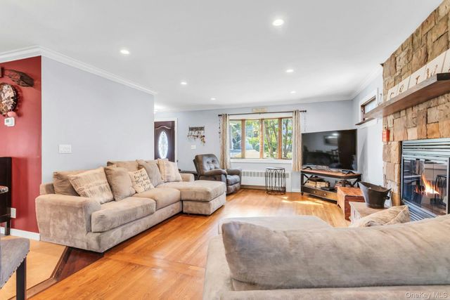 22 Bryce Avenue, Glen Cove, NY 11542