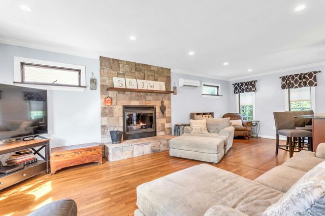 22 Bryce Avenue, Glen Cove, NY 11542