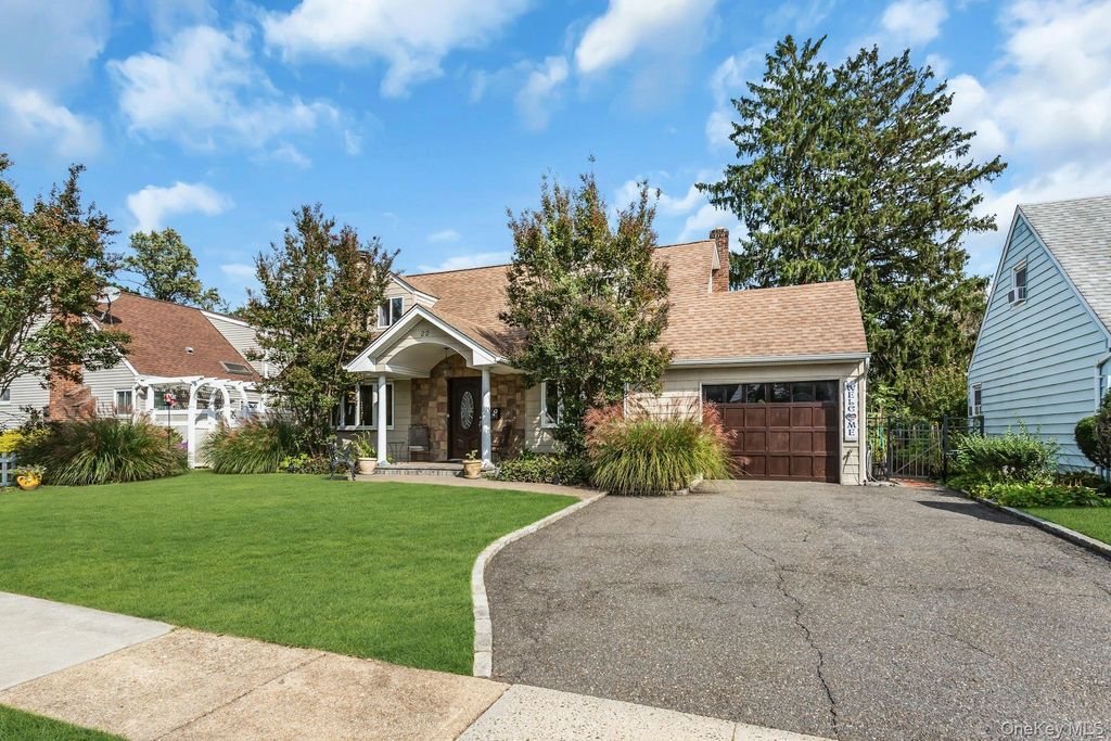 22 Bryce Avenue, Glen Cove, NY 11542 — photo 3