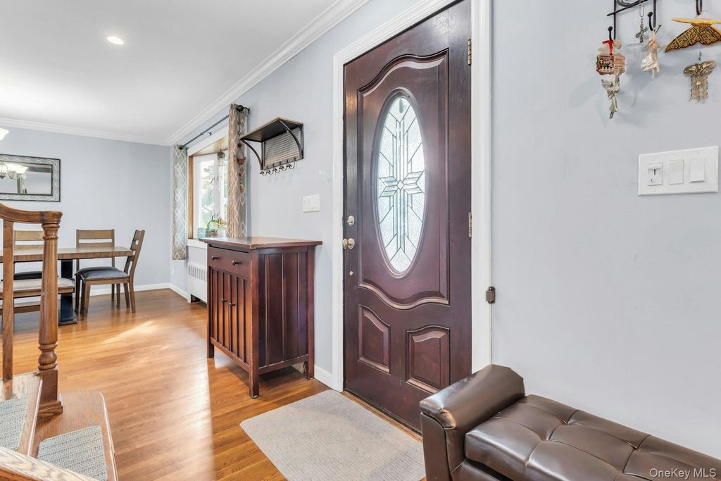 22 Bryce Avenue, Glen Cove, NY 11542 — photo 4