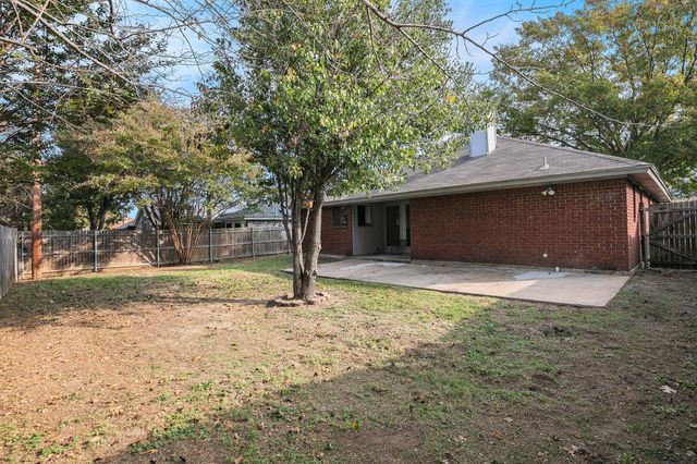 6410 Running Creek Drive, Arlington, TX 76001