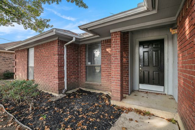 6410 Running Creek Drive, Arlington, TX 76001