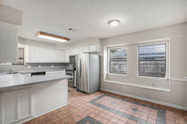 6410 Running Creek Drive, Arlington, TX 76001