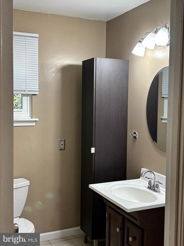 448 WINDSOR DR, Harleysville, PA 19438