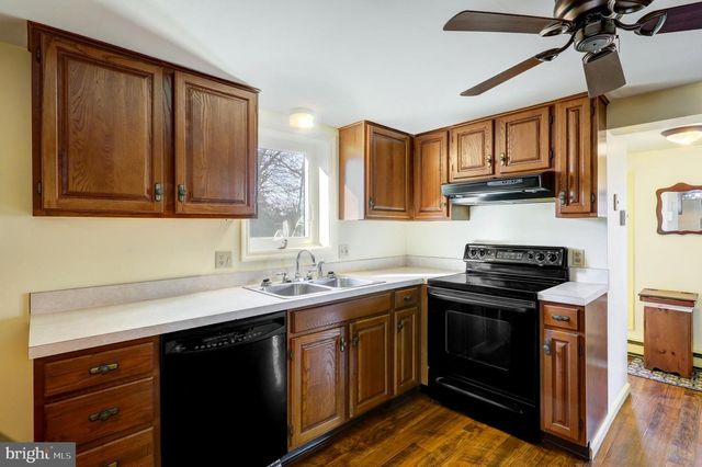 206 PLEASANT HILL DR, Lititz, PA 17543