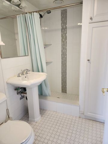 3 Longwood Drive 107, Andover, MA 01810