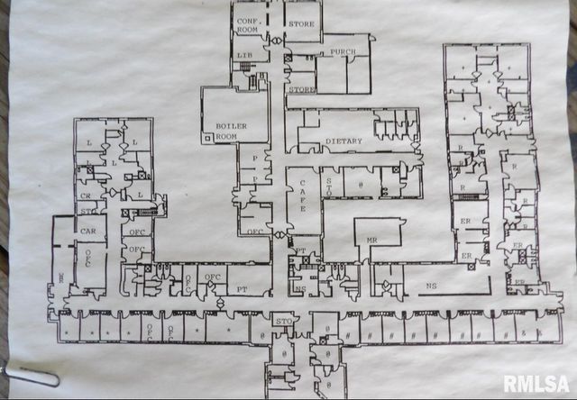 400 PLUM Street, Carmi, IL 62821